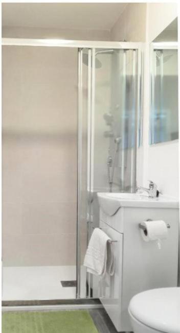Coqueto Apartamento Nuevo En Pleno Centro De Algeciras Bb Luaran gambar